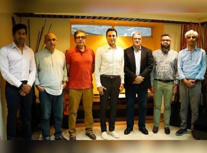 legendary younis khan joins express news for hbl psl x coverage legendary younis khan joins express news for hbl psl x coverage