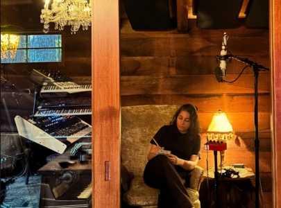 arooj aftab reinvents 80s classic as a modern urdu track