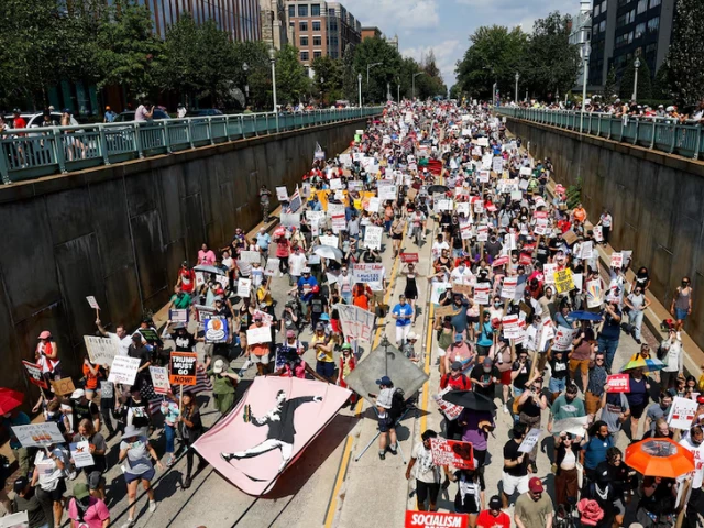 demonstrators attend the we are all d c march to protest against the national guard troops in washington dc us september 6 2025 photo reuters demonstrators attend the we are all d c march to protest against the national guard troops in washington dc us september 6 2025 photo reuters