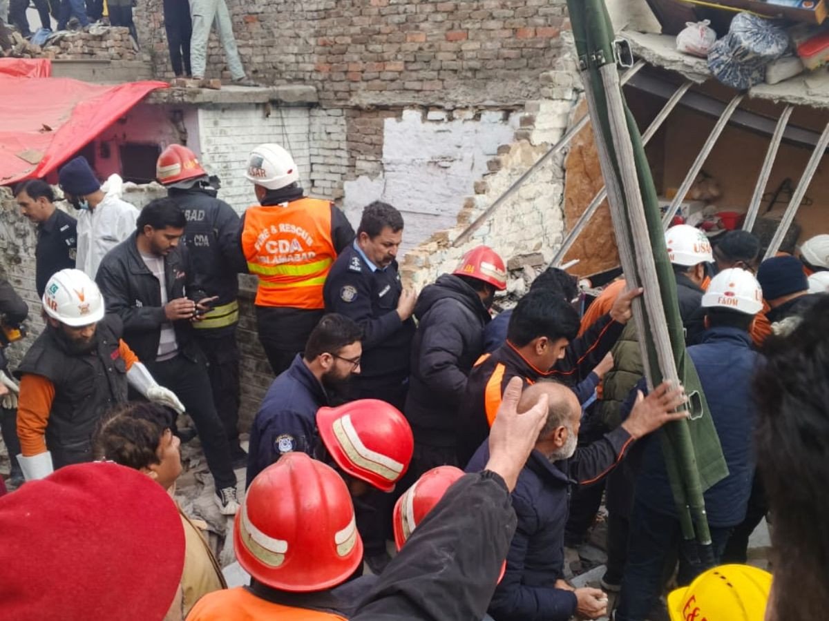 Rescue operations being conducted after a gas cylinder explosion occurres in Islamabad’s G-7/2 sector Photo: Express