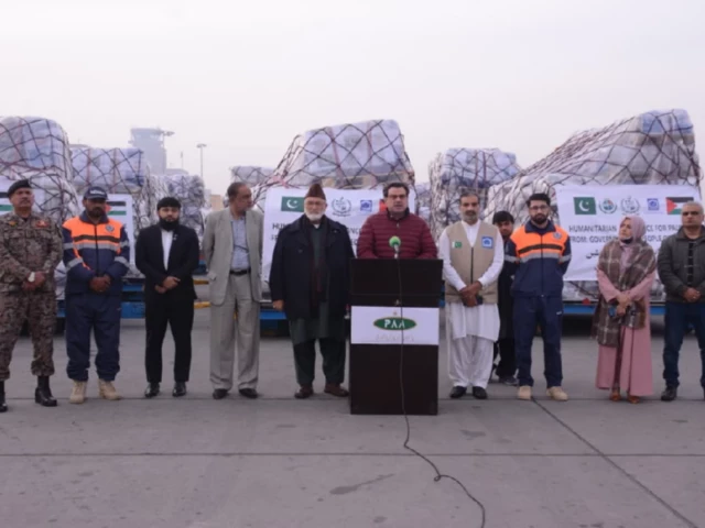 Pakistan sends 100 tonnes of tents, tarpaulins to Gaza