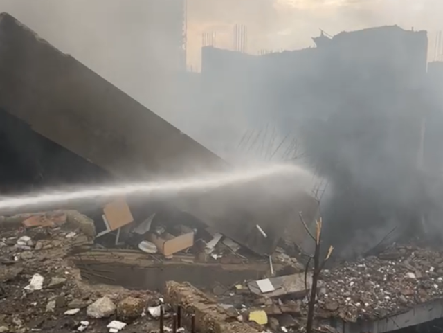Rescue teams working to extinguish the fire. Photo: Express