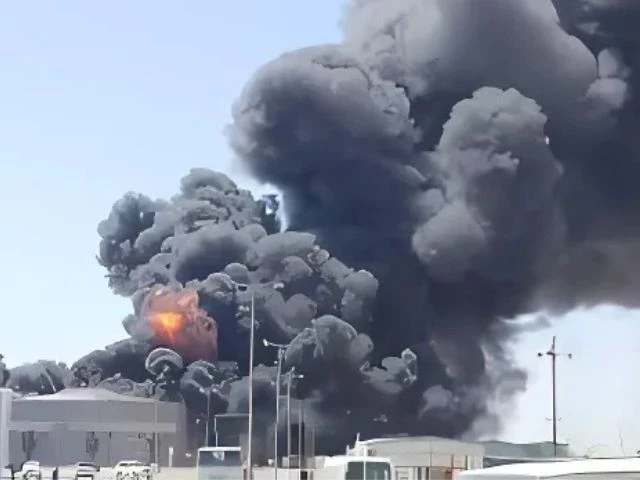 a view shows a large plume of smoke rising from fuel depot in port sudan sudan may 6 2025 photo reuters a view shows a large plume of smoke rising from fuel depot in port sudan sudan may 6 2025 photo reuters