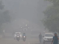 vehicles move on a road shrouded in smog on the morning of diwali the hindu festival of lights in new delhi india october 20 2025 photo reuters
