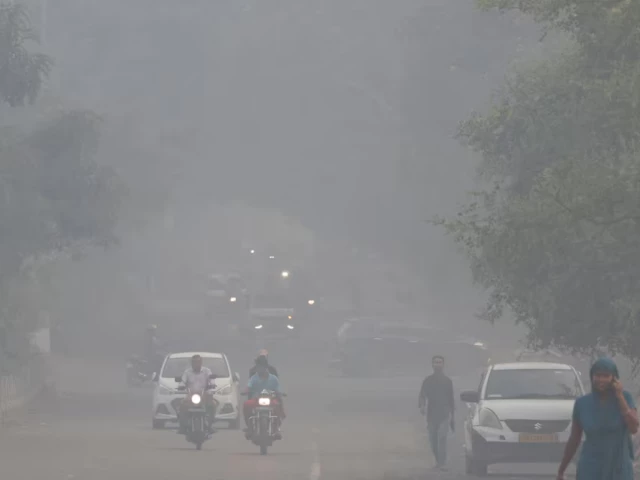 vehicles move on a road shrouded in smog on the morning of diwali the hindu festival of lights in new delhi india october 20 2025 photo reuters