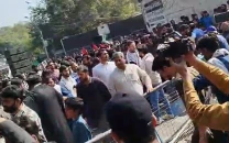 protests erupt outside us consulate in lahore
