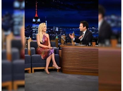 how to dodge the paps 101 by millie bobby brown on the tonight show starring jimmy fallon how to dodge the paps 101 by millie bobby brown on the tonight show starring jimmy fallon