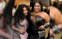 lizzo surprises fans with live irl duet alongside sza during gnx tour in paris