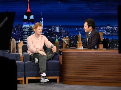 ed sheeran reveals he hasn t used his phone since 2015 on the tonight show