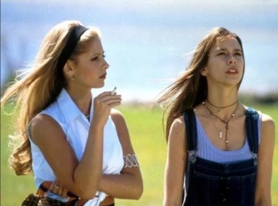 jennifer love hewitt shares her side after sarah michelle gellar s ikwydls premiere feud comments jennifer love hewitt shares her side after sarah michelle gellar s ikwydls premiere feud comments
