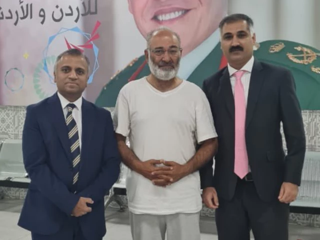 former senator mushtaq ahmad in jordan photo fo