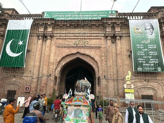 Rickshaw Parade from Delhi Gate to Lahore Fort lights up Independence Day celebrations on 14 August 2025. Photo: Express