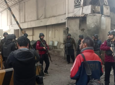 three martyred five injured in suicide attack on police compound in peshawar