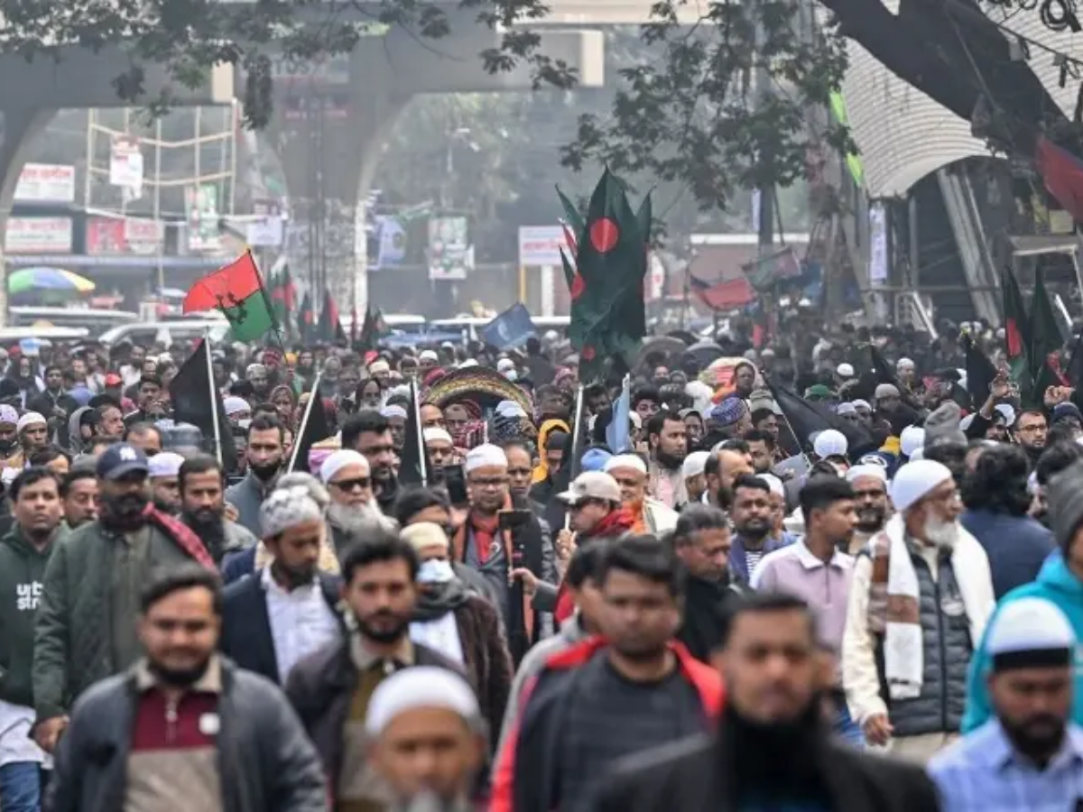 Supporters and mourners of Bangladesh’s former prime minister Khaleda Zia arrive to take part in the funeral ceremony in Dhaka on December 31, 2025 Photo: AFP