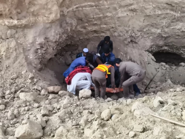 landslide occurred in the qamar killi area on the outskirts of tehsil gambat photo express landslide occurred in the qamar killi area on the outskirts of tehsil gambat photo express