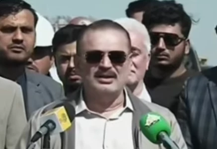 sharjeel memon speaking to the media at nipa chowrangi photo express