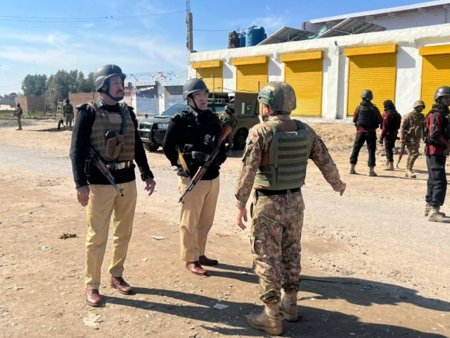 police and security forces conduct a joint operation in dera ismail khan photo express police and security forces conduct a joint operation in dera ismail khan photo express
