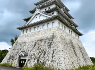 six story japanese castle goes up for sale but major repairs are needed