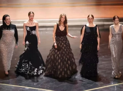 bridesmaids stars reunite at oscars hilariously roast hollywood in surprise comedy bit