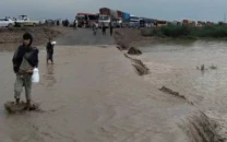 floodwaters block zhob dera ismail khan highway leaving passengers stranded