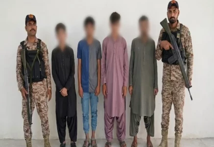 pakistan rangers sindh arrest four suspected members of a street crime gang in karachi photo pakistan rangers sindh