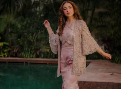 yumna zaidi marks 14 years in showbiz with heartfelt reflection on journey and success