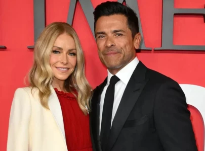 kelly ripa s dental surgery leaves her silent as mark consuelos takes over live