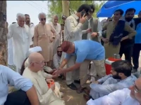 a high level delegation of tehreek tahaffuz e ayeen pakistan ttap led by national assembly opposition leader mahmood khan achakzai was stopped by police from travelling to azad jammu and kashmir screengrab