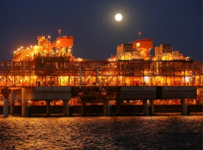 oil rises on intensifying us iran hostilities threat of red sea closure oil rises on intensifying us iran hostilities threat of red sea closure