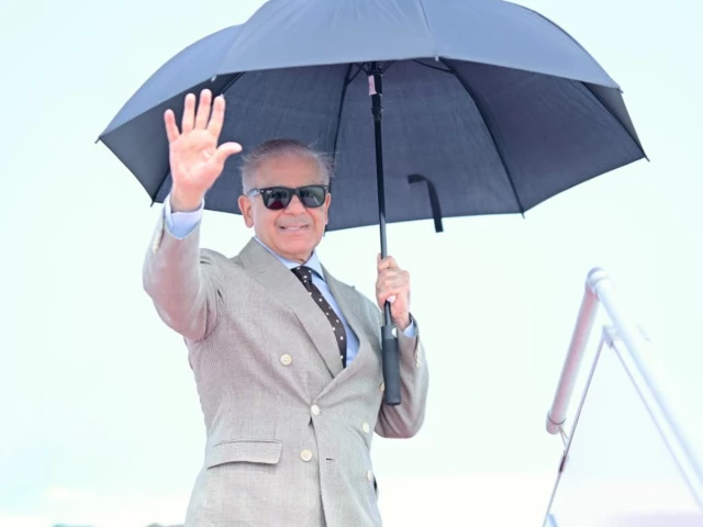 PM Shehbaz Departs for Saudi Arabia on Official Visit