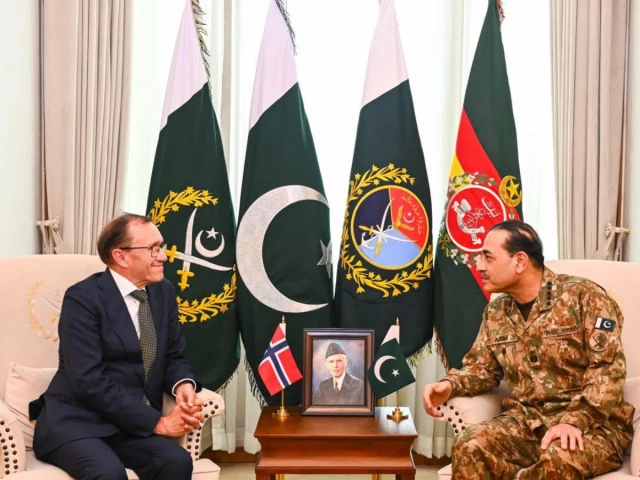 Norwegian FM praises Pakistans' role in regional peace in meeting with CDF Munir
