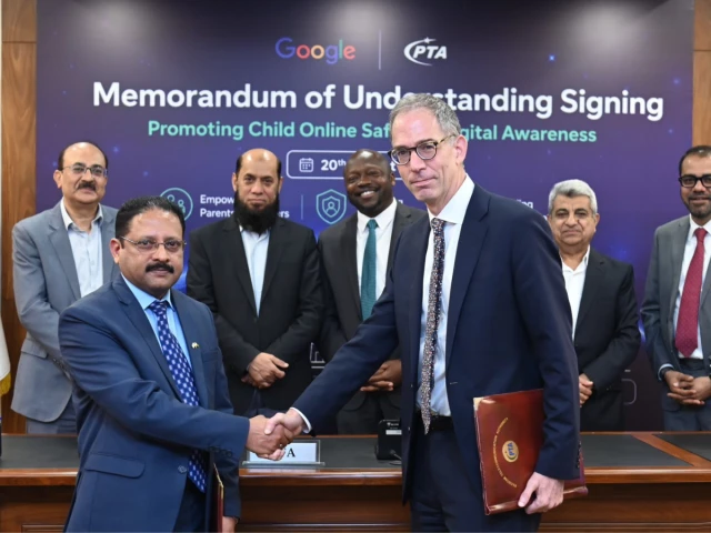 pta chairman muhammad junaid and google representatives sign a memorandum of understanding on child online safety in islamabad photo pta pta chairman muhammad junaid and google representatives sign a memorandum of understanding on child online safety in islamabad photo pta