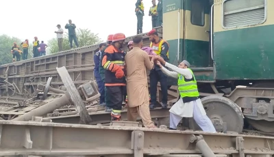 rescue workers evacuate passengers from the derailed rahman baba express near sher shah close to multan after 14 coaches of the karachi to peshawar train went off the tracks on tuesday photo express
