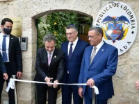 colombian foreign minister omar bula cuts a ribbon as israeli foreign minister gideon saar stands by during the opening of colombia s embassy in jerusalem october 14 2026 photo reuters