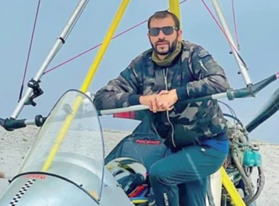 peshawar pilot dies in plane crash