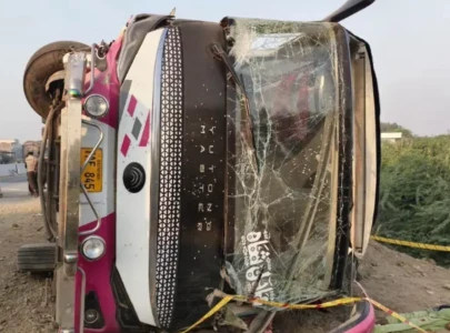 10 killed 35 injured as bus overturns on rajanpur s indus highway 10 killed 35 injured as bus overturns on rajanpur s indus highway