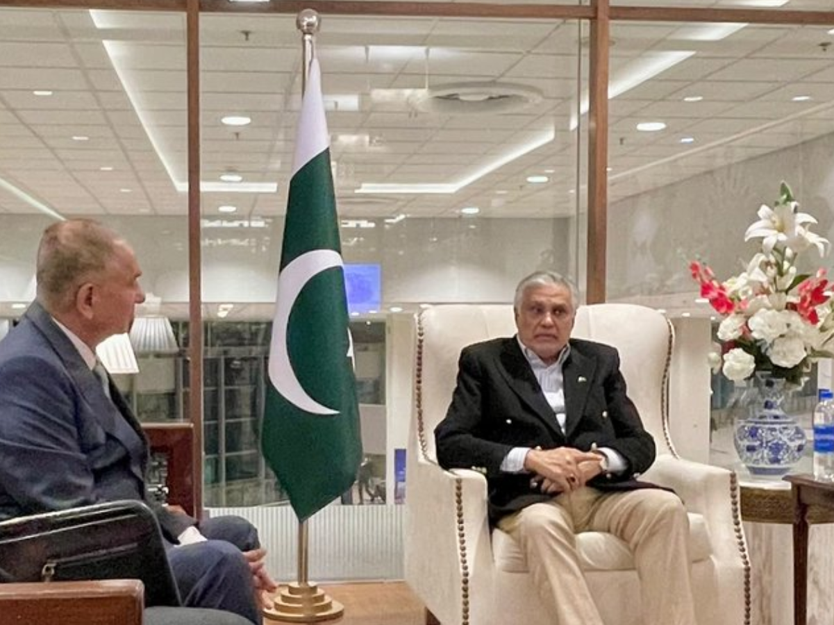 Pakistan's Foreign Minister Travels to Istanbul for Regional Diplomatic Consultations