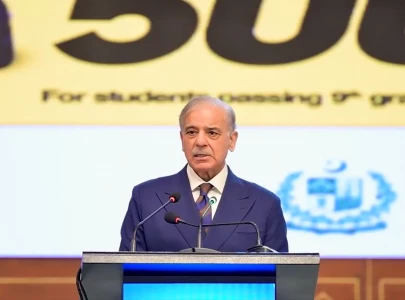 pm kicks off distribution of 500 000 chromebooks internet devices to students