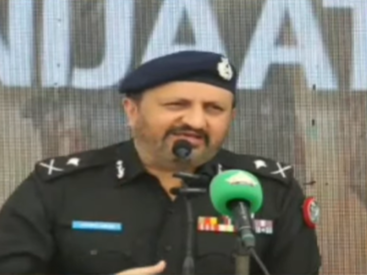 Karachi police suspend traffic enforcement drive due to expected rain