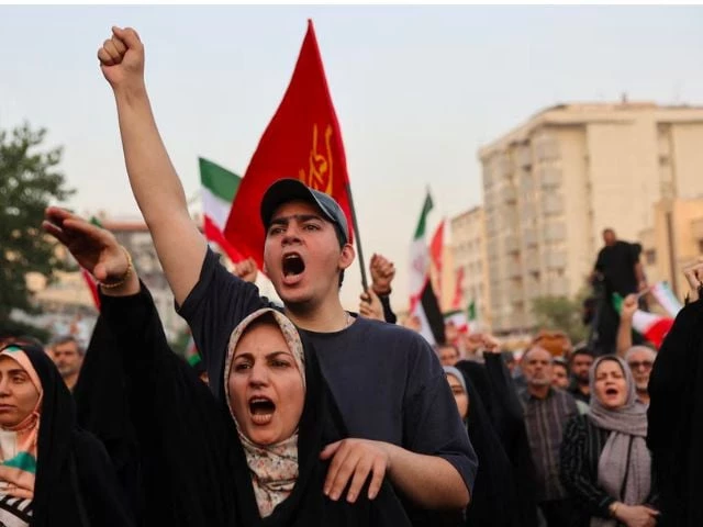 people gesture as they attend a gathering to support iran s armed forces after u s president donald trump announced a ceasefire between israel and iran in tehran iran june 24 2025 photo reuter people gesture as they attend a gathering to support iran s armed forces after u s president donald trump announced a ceasefire between israel and iran in tehran iran june 24 2025 photo reuter
