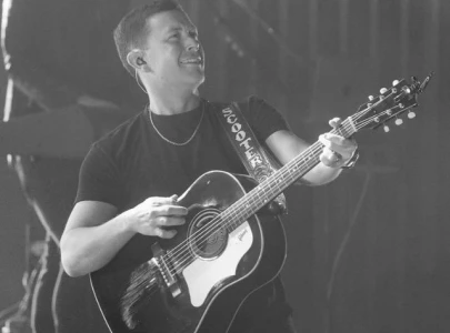 american idol alum scotty mccreery trips on stage during live performance american idol alum scotty mccreery trips on stage during live performance