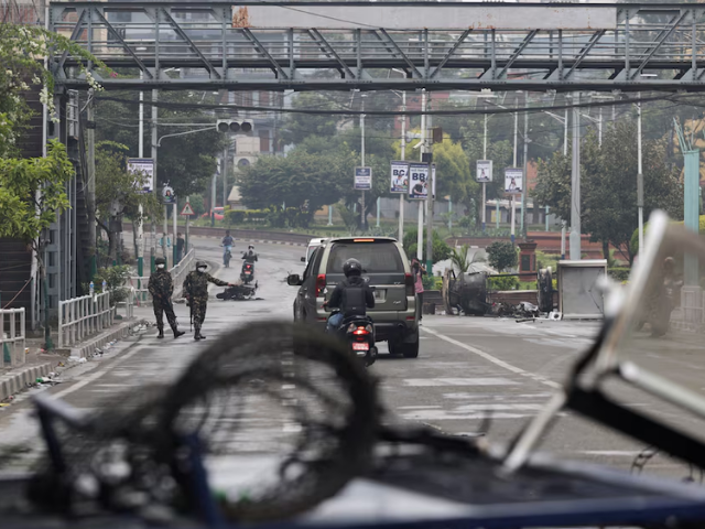 Nepali Army soldiers check commuters during a curfew following protests against Monday's killing of 19 people after anti-corruption protests triggered by a social media ban which was later lifted, in Kathmandu, Nepal, September 10, 2025. Photo: Reuters