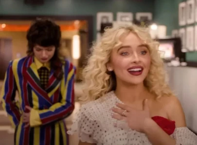 sabrina carpenter channels sex and the city s carrie bradshaw in snl promo ahead of hosting debut