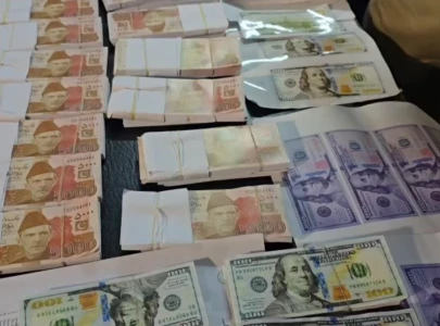 police seize counterfeit currency forged pia anf letters in karachi police seize counterfeit currency forged pia anf letters in karachi