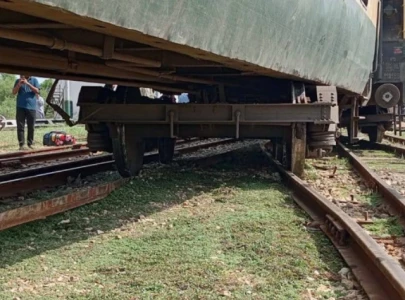 lahore karachi train derails at kotri station lahore karachi train derails at kotri station