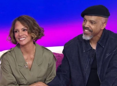 van hunt s proposal to halle berry still floating while she defends spinning mother s day post van hunt s proposal to halle berry still floating while she defends spinning mother s day post