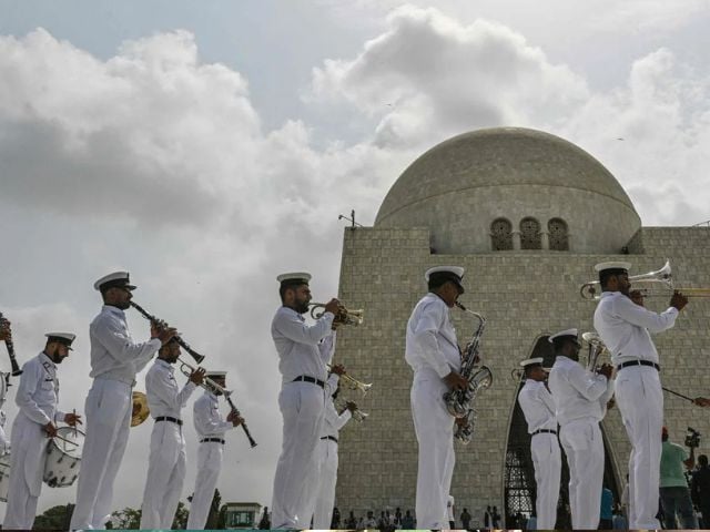 Pakistani naval cadets play the national anthem at the mausoleum of Muhammad Ali Jinnah, during Independence Day celebrations in Karachi on August 14, 2025. Photo: AFP