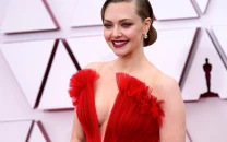 amanda seyfried shares her earliest reading memory and the books that changed everything amanda seyfried shares her earliest reading memory and the books that changed everything