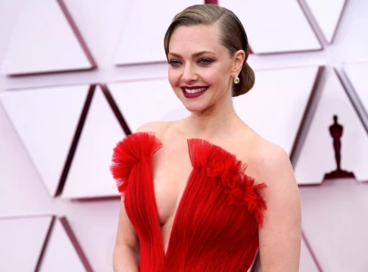 amanda seyfried shares her earliest reading memory and the books that changed everything amanda seyfried shares her earliest reading memory and the books that changed everything