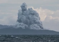 indonesia s mount anak krakatau erupts spews rocks volcanic ash photo anadolu agency